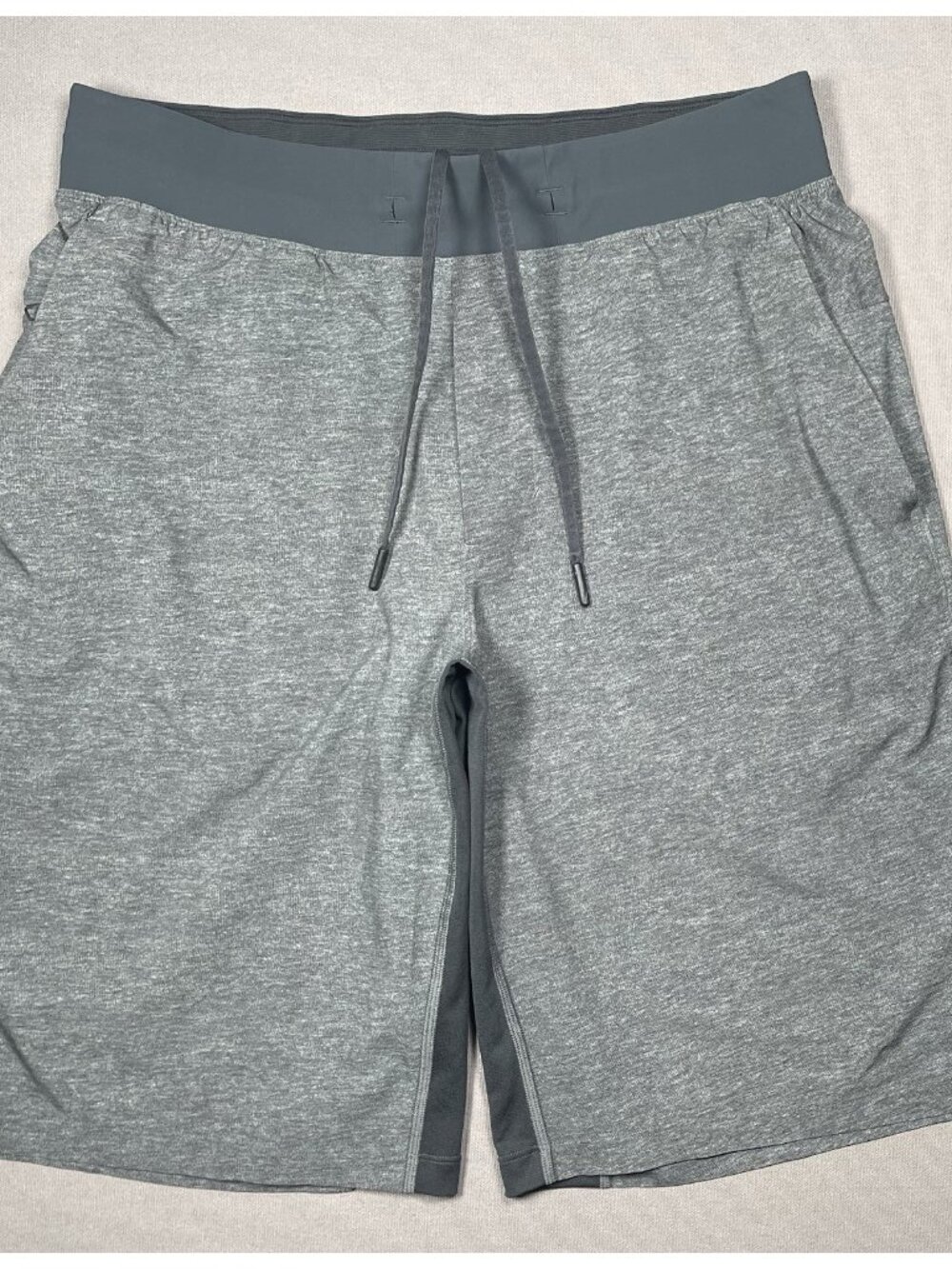 Lululemon THE Linerless Gray Athletic Shorts Inseam 11" - Men Size Medium